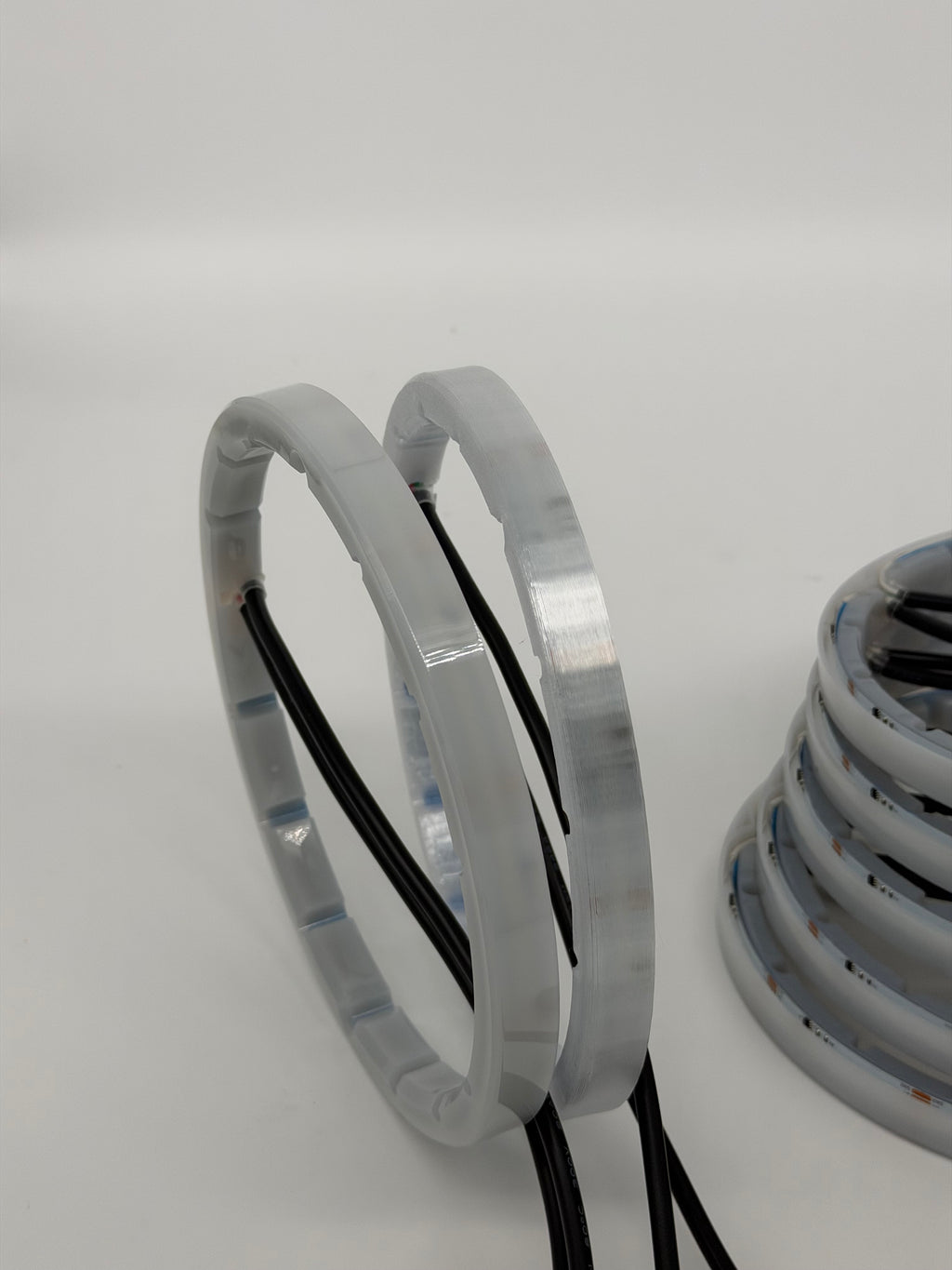 Close-up HIGH-CLASS on the left & SMART RINGS on the right !